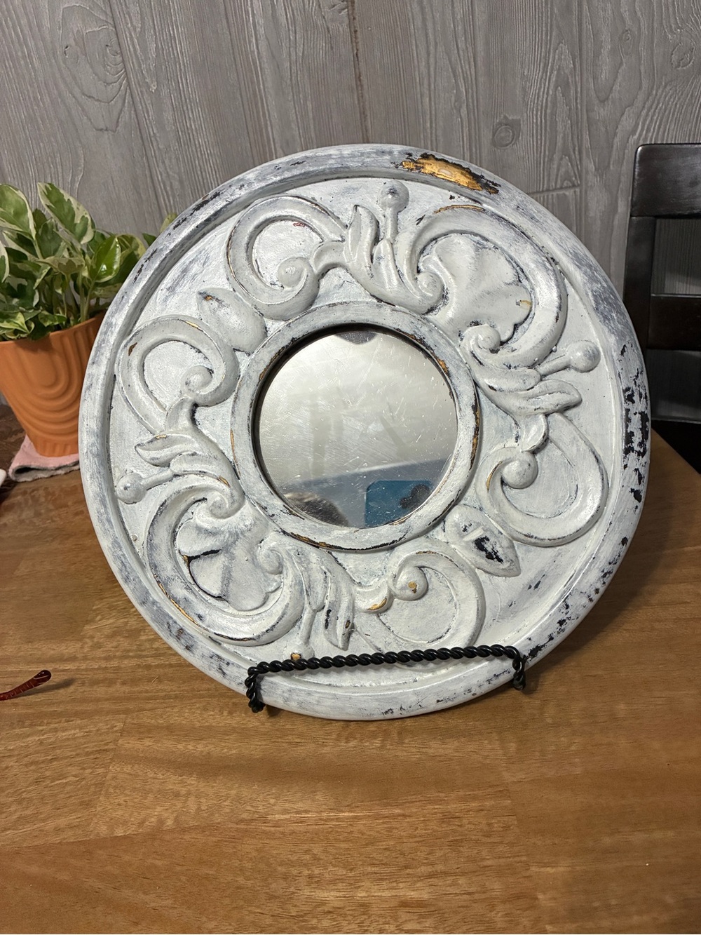 round 12” accent mirror features a charmingly distressed white finish